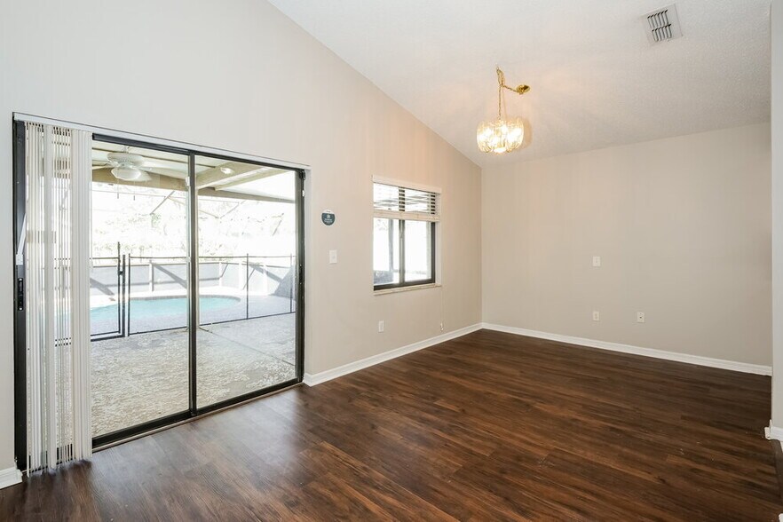 Building Photo - 1048 Vernon Loop