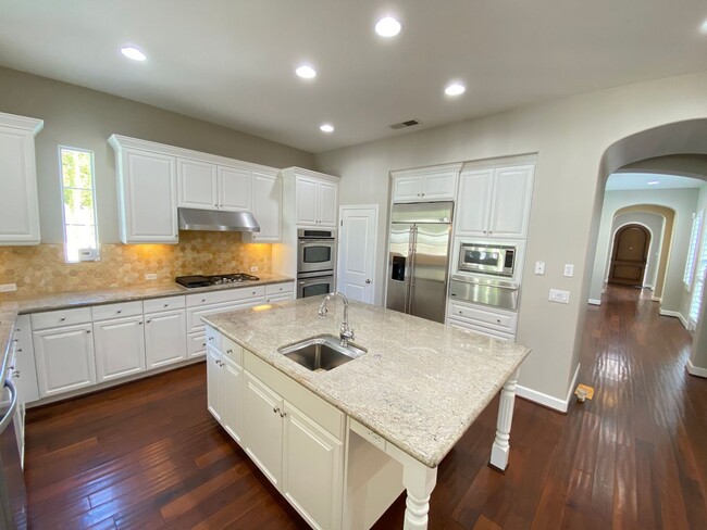 Building Photo - 4 Bed 5 Bath Beautiful Custom Home In Danv...