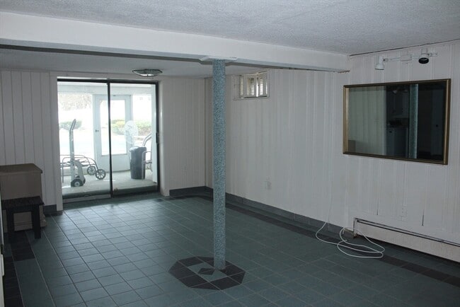 Building Photo - 28 Myrtle St