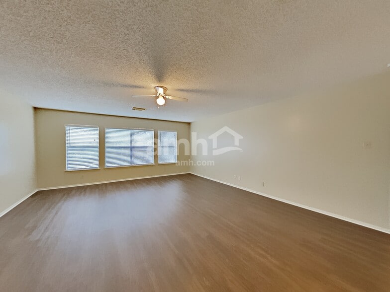 Building Photo - 8010 Manderly Pl