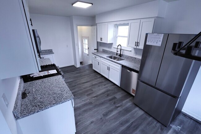 Building Photo - 1702 Leighton Ave