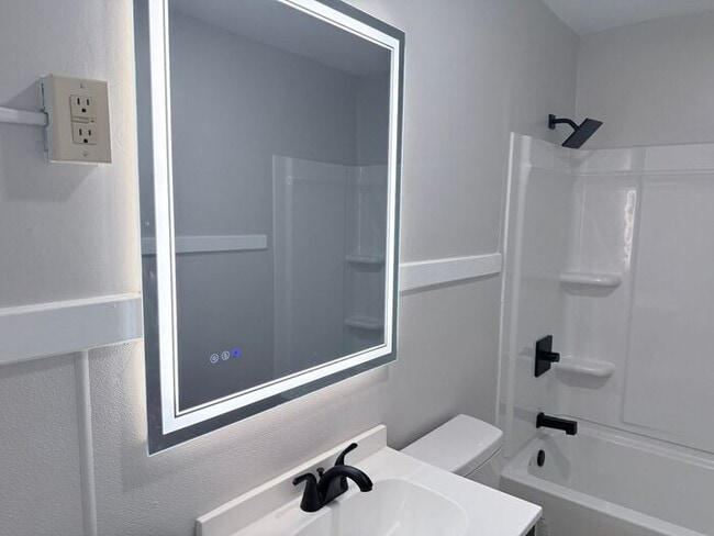 Building Photo - Move Into Comfort! Newly Remodeled 4-Bedro...