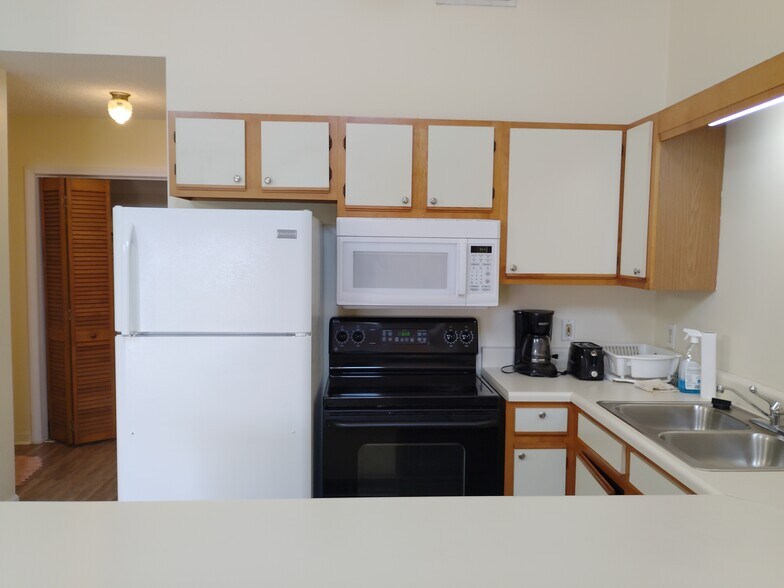 Building Photo - 510 Fairwood Lakes Dr