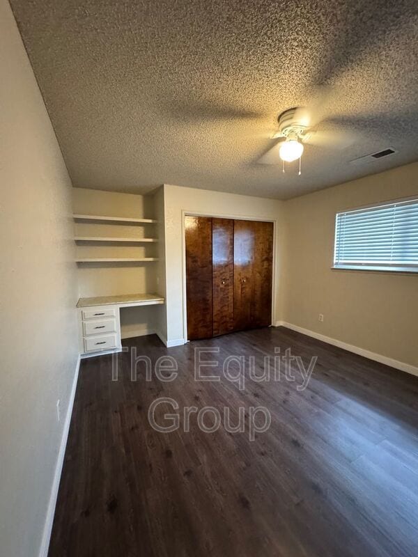 Building Photo - 1009 W Laura Ave