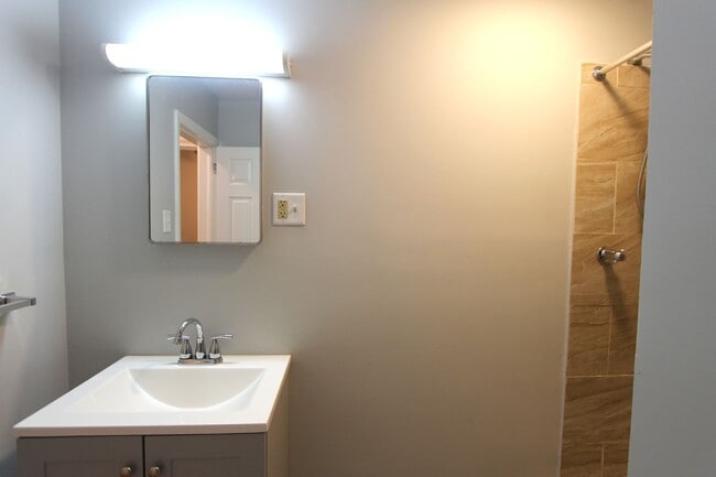 Building Photo - 5028 Wayne Ave