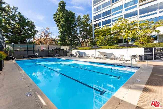 Building Photo - 2220 Ave of the Stars