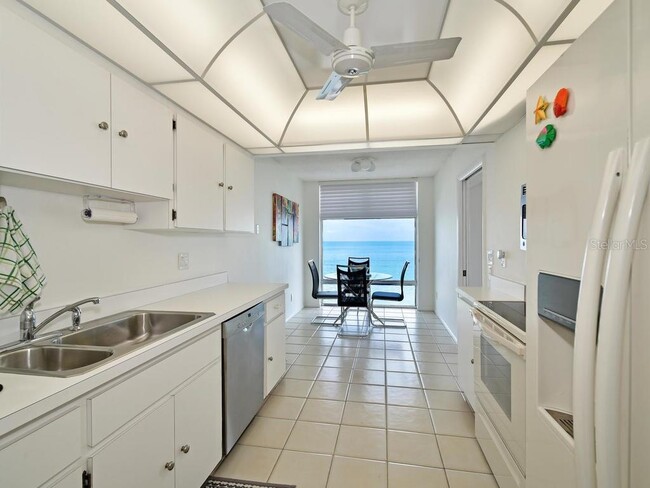 Building Photo - 2425 Gulf of Mexico Dr