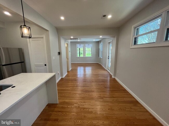 Building Photo - 327 Whittier St NW