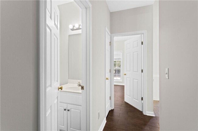 Building Photo - 965 Dogwood Park Dr