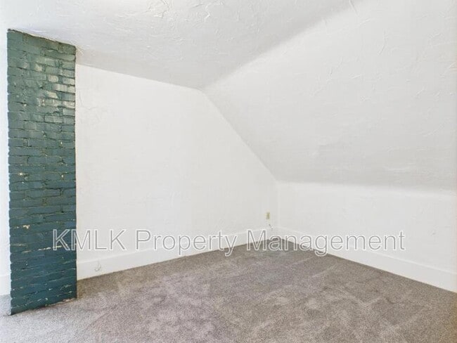 Building Photo - 529 Gage St