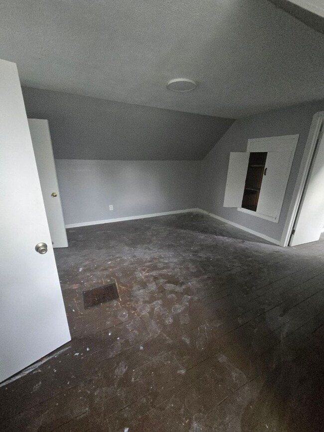 Building Photo - 3 bedroom SINGLE family home | EDEN and Section 8 welcomed