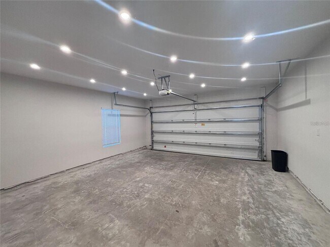 Building Photo - Haines City Home