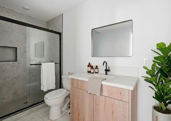 Building Photo - 1656 Rockwood St