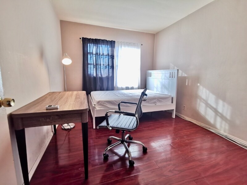 Building Photo - 2020 Cloverfield Blvd