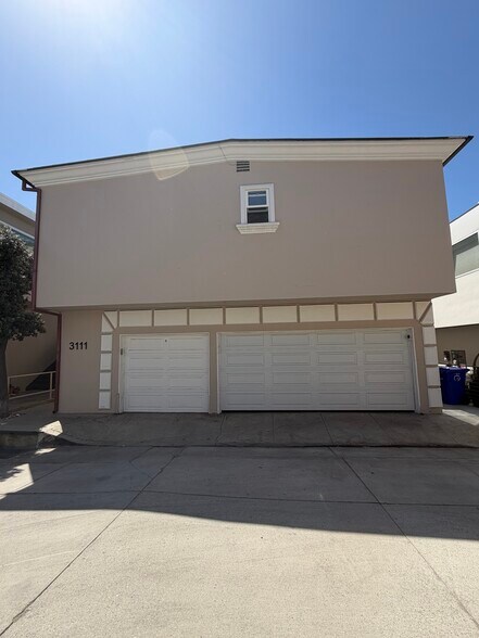 Building Photo - 3111 Bayview Dr