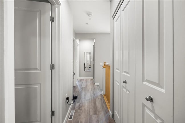 Building Photo - 502 S 15th St