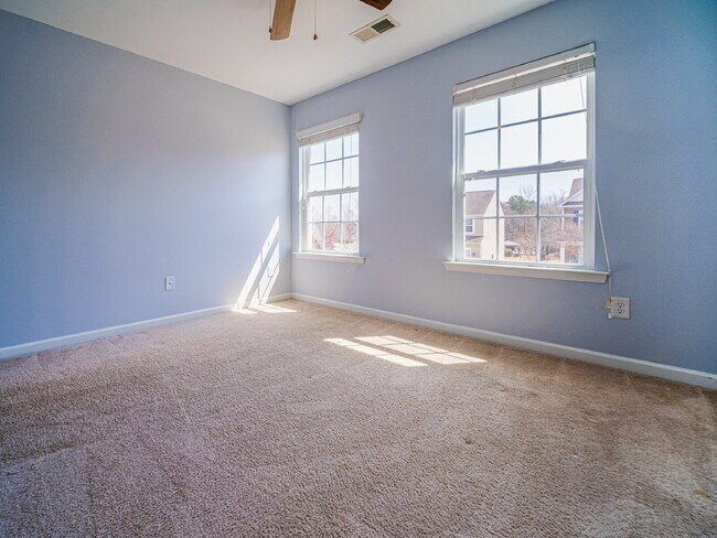 Building Photo - 1089 Wallace Lake Rd