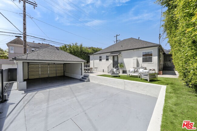 Building Photo - 344 S Camden Dr