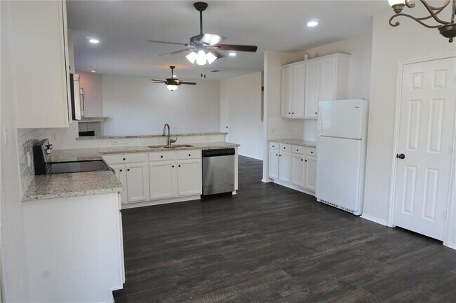Building Photo - 12620 Summerwood Dr