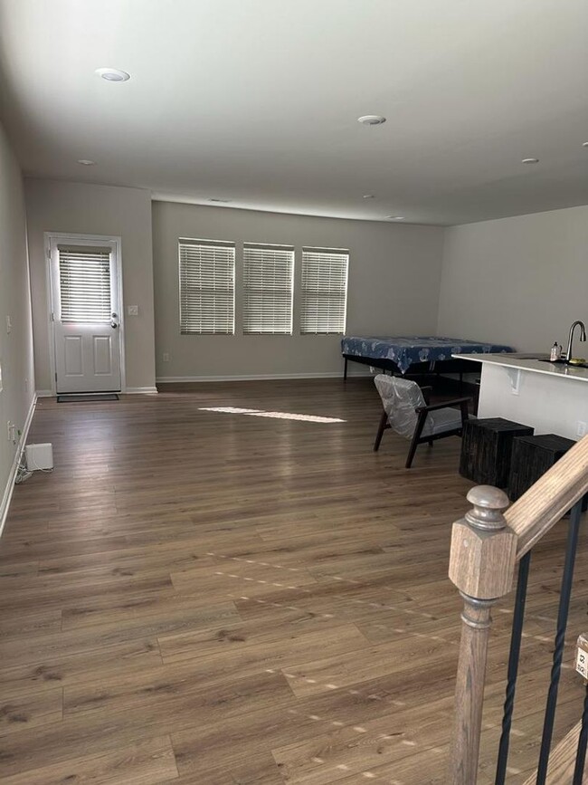 Building Photo - Brand New Large, 4BR End-Unit townhome in ...