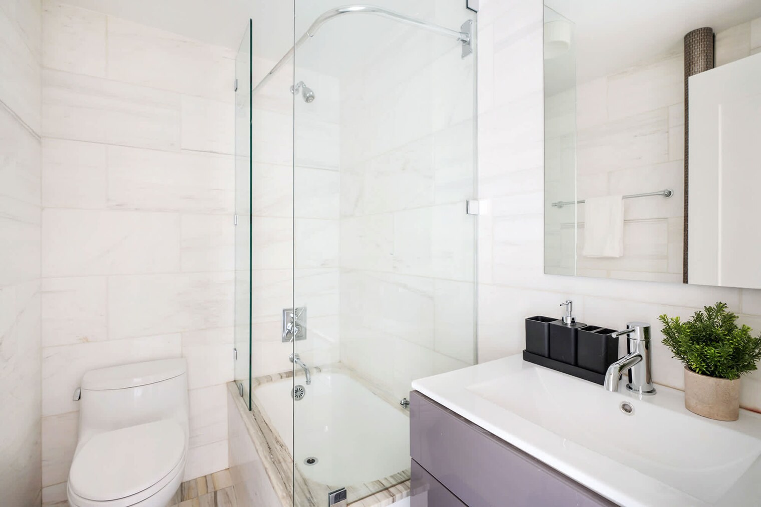 Building Photo - 240 W 73rd St