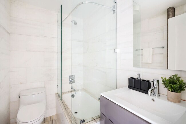 Building Photo - 240 W 73rd St