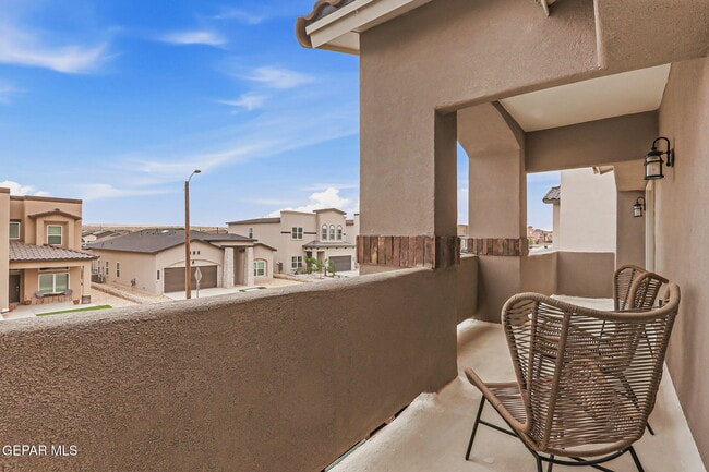 Building Photo - 672 La Entrada Cir