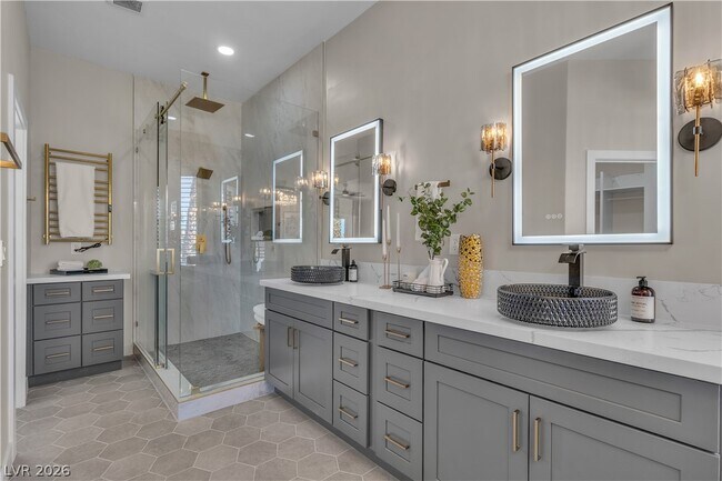 Building Photo - 8848 Rainbow Ridge Dr