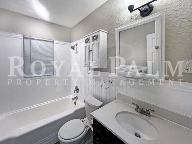 Building Photo - 1918 Grace Ave