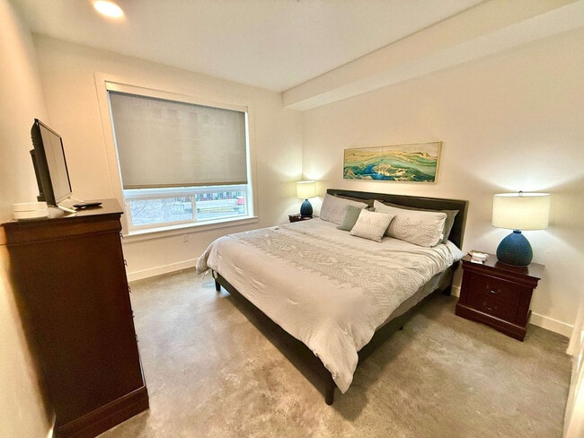 Building Photo - 385 S 400 E