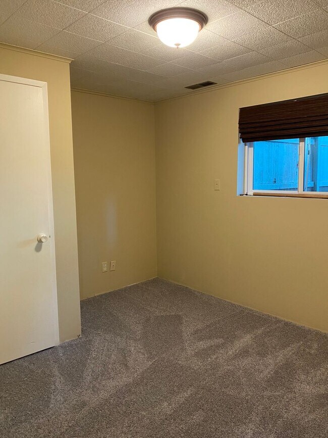 Building Photo - Beautiful 4 Bedroom Gem – Walk to Juanita Beach! Special Price + Dec 15 Move-In Incentive!