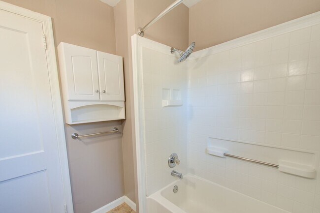 Building Photo - 200 Cynthia Dr