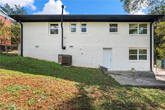 Building Photo - 3981 Rutgers Dr SW