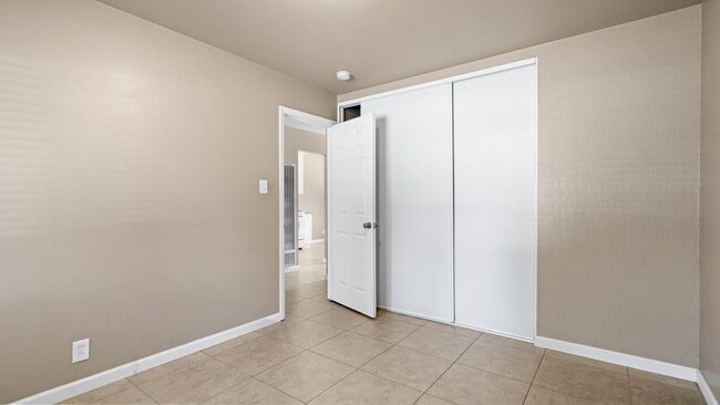 Building Photo - 2 bedroom duplex-home in Rancho Cordova