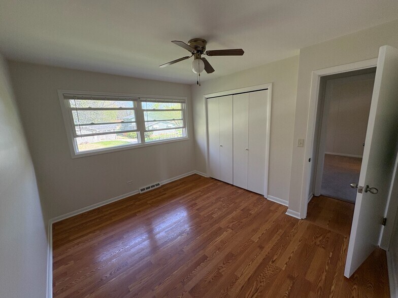Building Photo - 356 2nd Ct