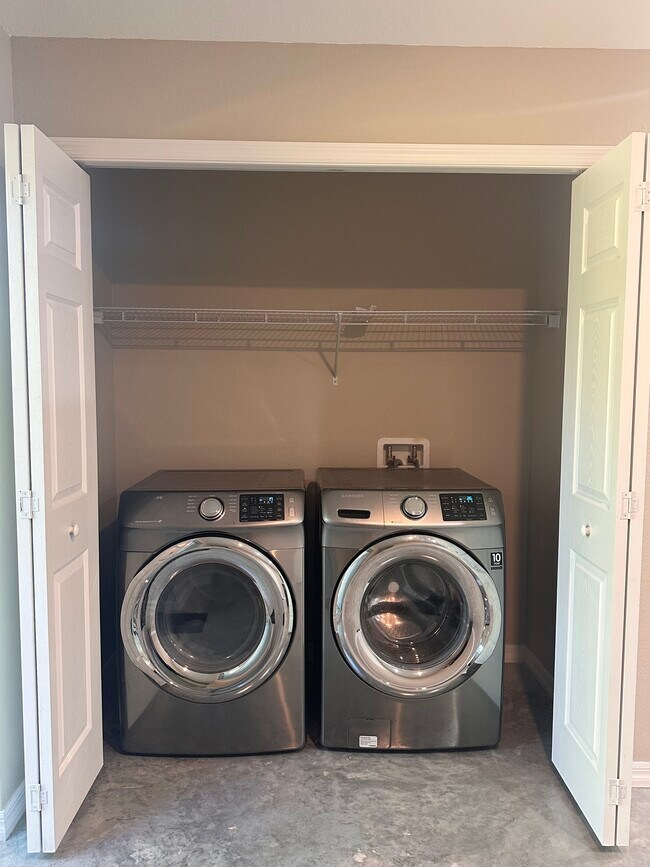 Building Photo - 442 Avenue A NE