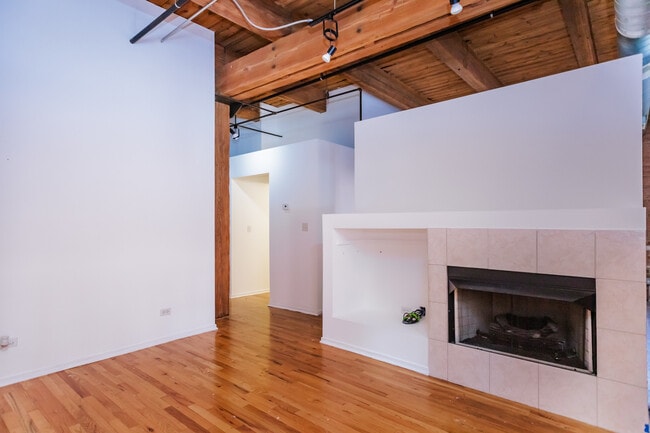 Building Photo - 625 W Jackson Blvd