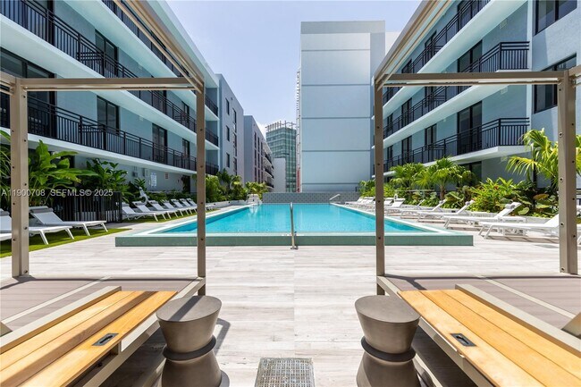 Building Photo - 1005 Spring Garden Rd