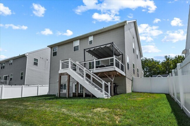 Building Photo - Like new Home!