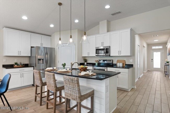 Building Photo - 88 N Hamilton Springs Rd