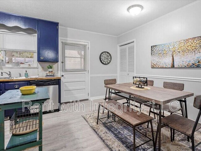 Building Photo - 1835 Portland Ave