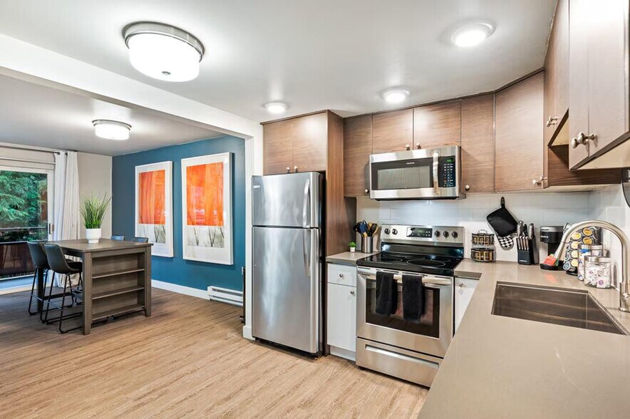 Building Photo - 540 104th Ave SE