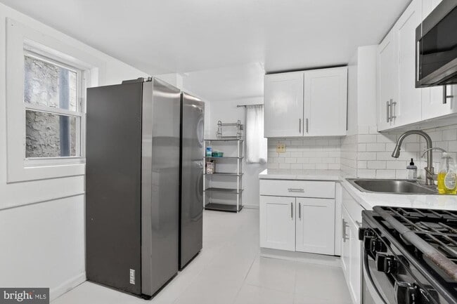 Building Photo - 1551 S Chadwick St