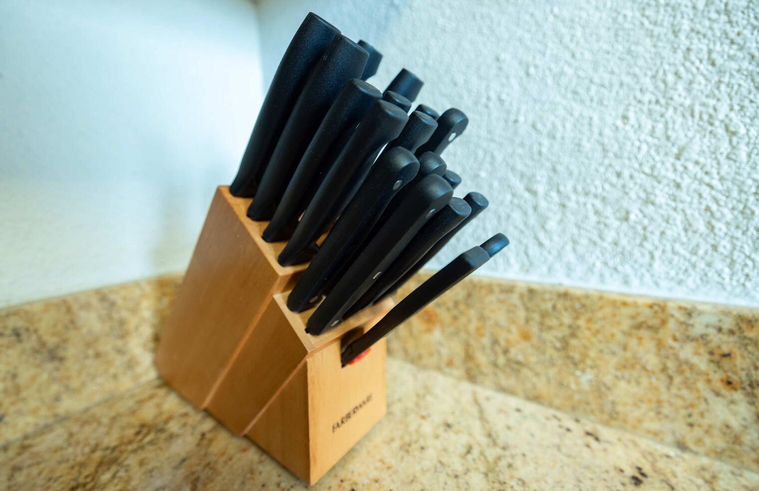 Building Photo - 240 E Hedding St