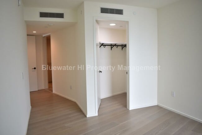 Building Photo - Koula 3/3/2, high flr. w/ Ocean & DH Views (Kakaako Area)
