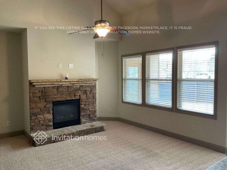 Building Photo - 3968 Sovereign Dr