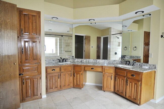 Building Photo - 2212 Diamond Point Dr