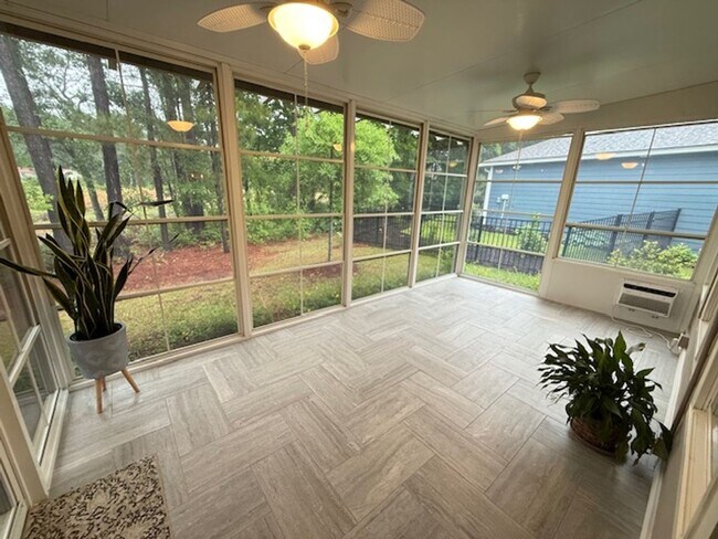 Building Photo - 4 Bedroom 3.5 Bath House in St. Johns Lake - Johns Island