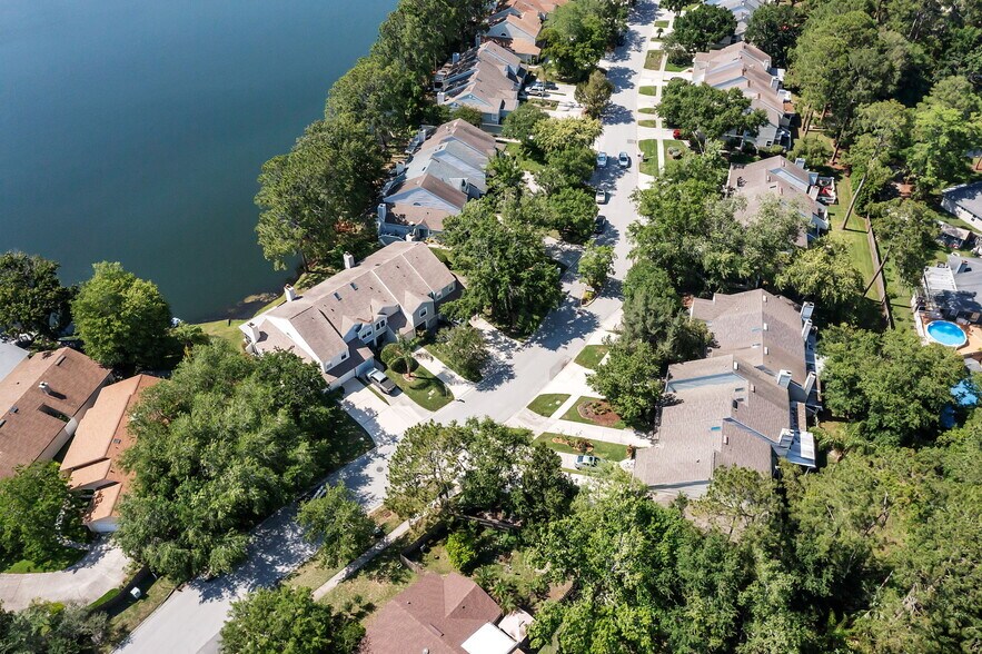 Building Photo - 11330 Lake Mandarin Cir E