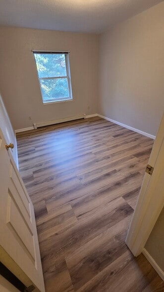 Building Photo - 433 Clinton Ct